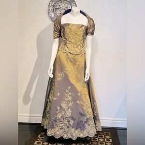 Gorgeous evening gown. Mother of the bride dress